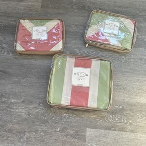 Oscar By Oscar De La Renta Home Camellia Queen Bedruffle & 2 Standard Shams